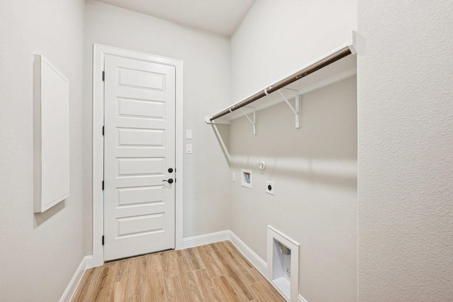Spacious, unfurnished interior of a new home in Cross Creek, Cedar Park (Image 34).