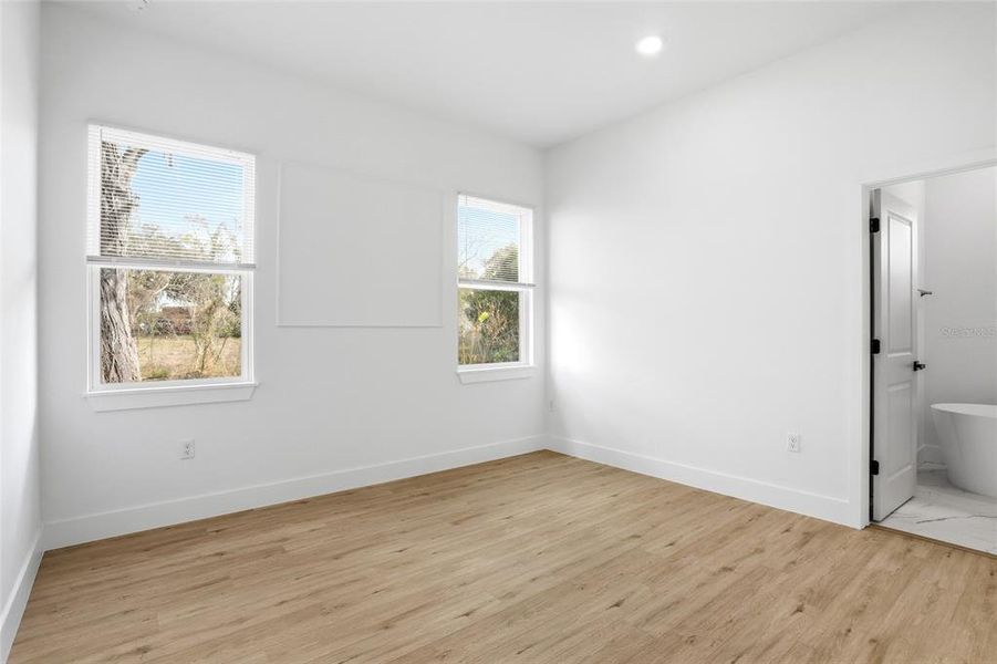 Spacious, unfurnished interior of a new home in , Orlando (Image 21).