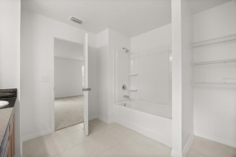 Image 20 of a home in Hickory Ranch.