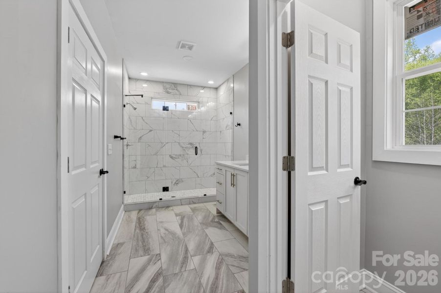 Spacious, unfurnished interior of a new home in , Lenoir (Image 34).
