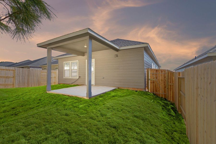 Exterior details and patio area of a home in Westridge Cove, Conroe (Image 19).