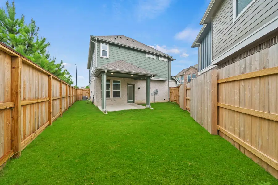Exterior details and patio area of a home in , Katy (Image 4).