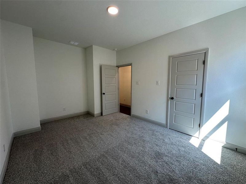 Spacious, unfurnished interior of a new home in , Cleburne (Image 12).