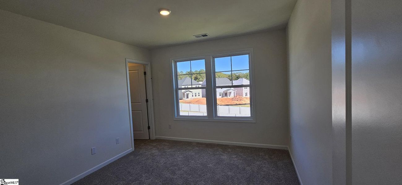 Spacious, unfurnished interior of a new home in Sedona, Greenville (Image 14).