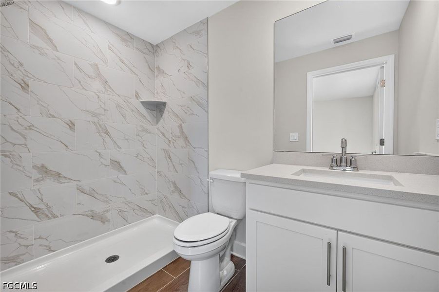 Furnished interior view inside a new home in Cape Coral, Cape Coral (Image 9).