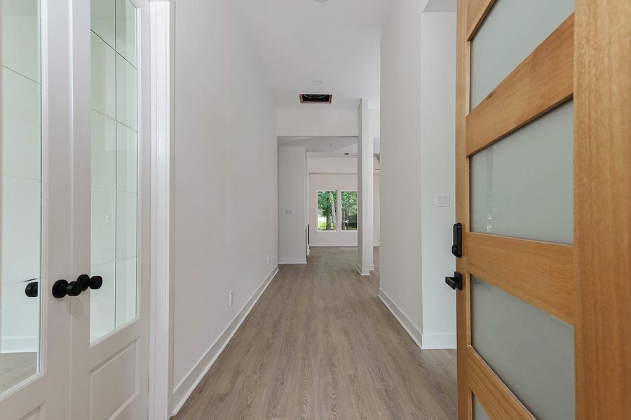 Spacious, unfurnished interior of a new home in , Conroe (Image 13).