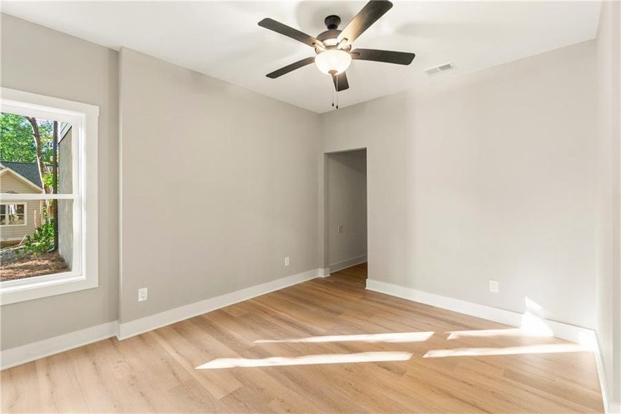 Spacious, unfurnished interior of a new home in , Jasper (Image 35).