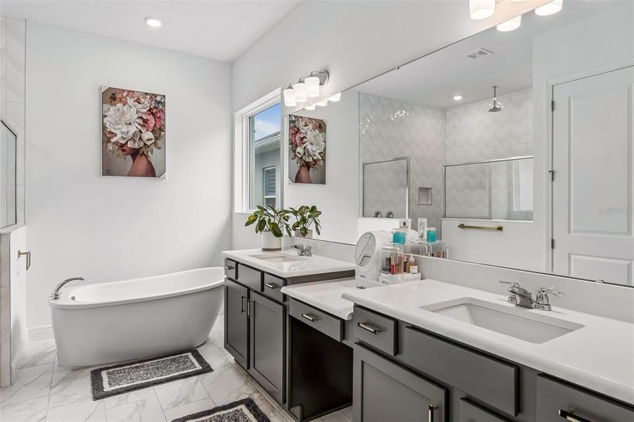 Furnished interior view inside a new home in , Orlando (Image 14).