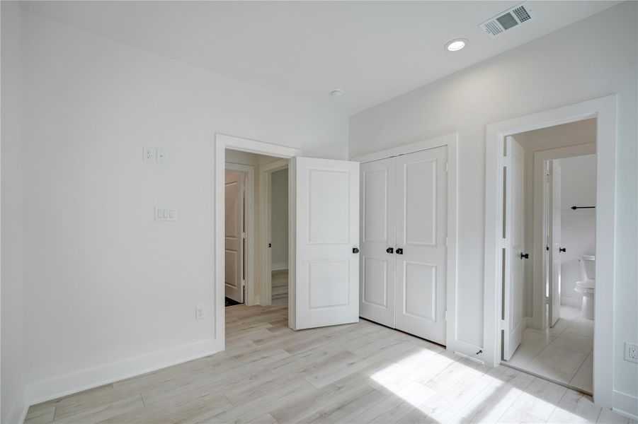 Spacious, unfurnished interior of a new home in , Houston (Image 8).