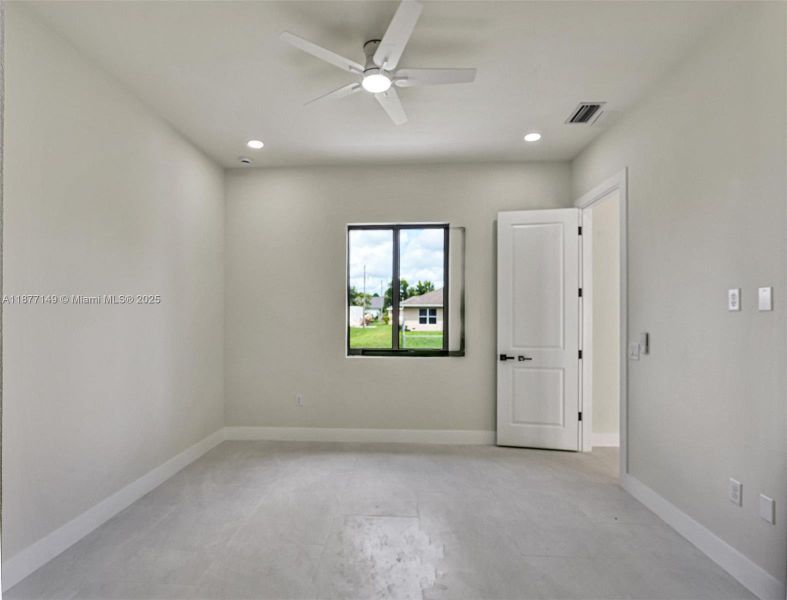 Spacious, unfurnished interior of a new home in , Lehigh Acres (Image 23).