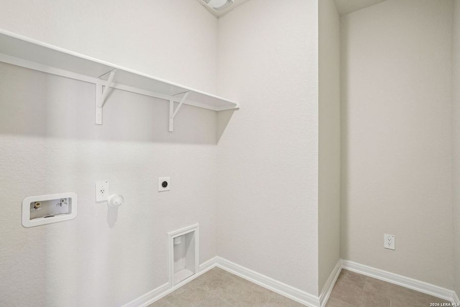 Spacious, unfurnished interior of a new home in Legendary Trails - Premier Series, Cibolo (Image 32).