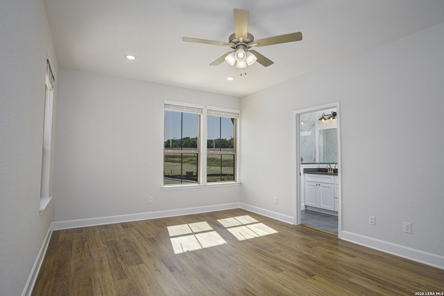 Spacious, unfurnished interior of a new home in Friedrich Hill, San Antonio (Image 18).