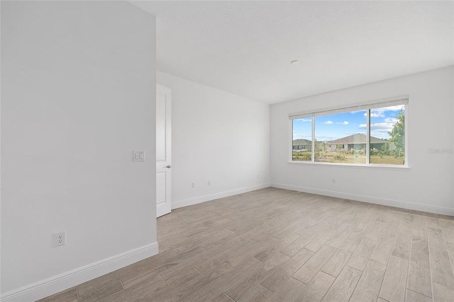Spacious, unfurnished interior of a new home in , Ocala (Image 34).