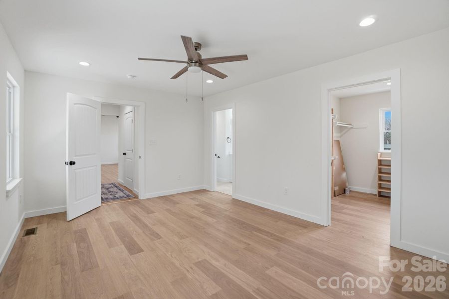 Spacious, unfurnished interior of a new home in , Newton (Image 26).