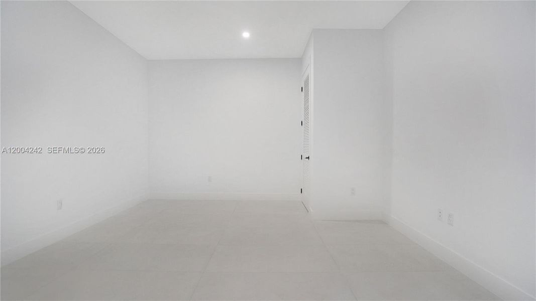 Spacious, unfurnished interior of a new home in , Miami (Image 18).
