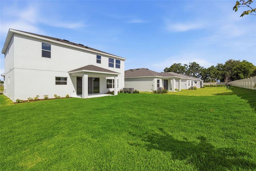 Exterior details and patio area of a home in Fieldstone, Plant City (Image 35).