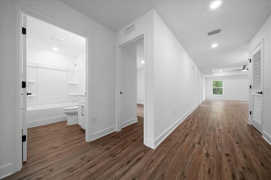 Spacious, unfurnished interior of a new home in , Weeki Wachee (Image 43).