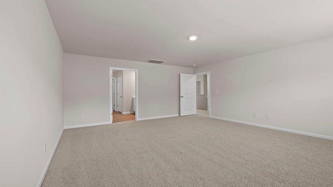 Spacious, unfurnished interior of a new home in Lakestone, Woodruff (Image 31).