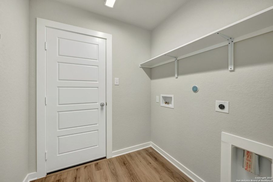 Spacious, unfurnished interior of a new home in Winding Brook, San Antonio (Image 33).