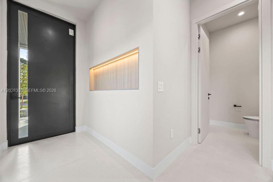 Spacious, unfurnished interior of a new home in , Fort Lauderdale (Image 40).