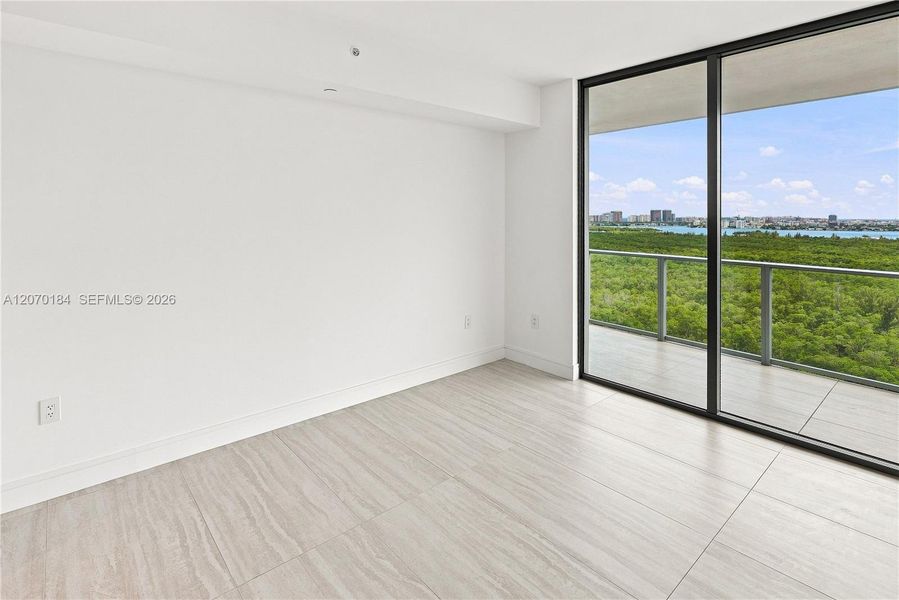 Spacious, unfurnished interior of a new home in , Miami (Image 31).