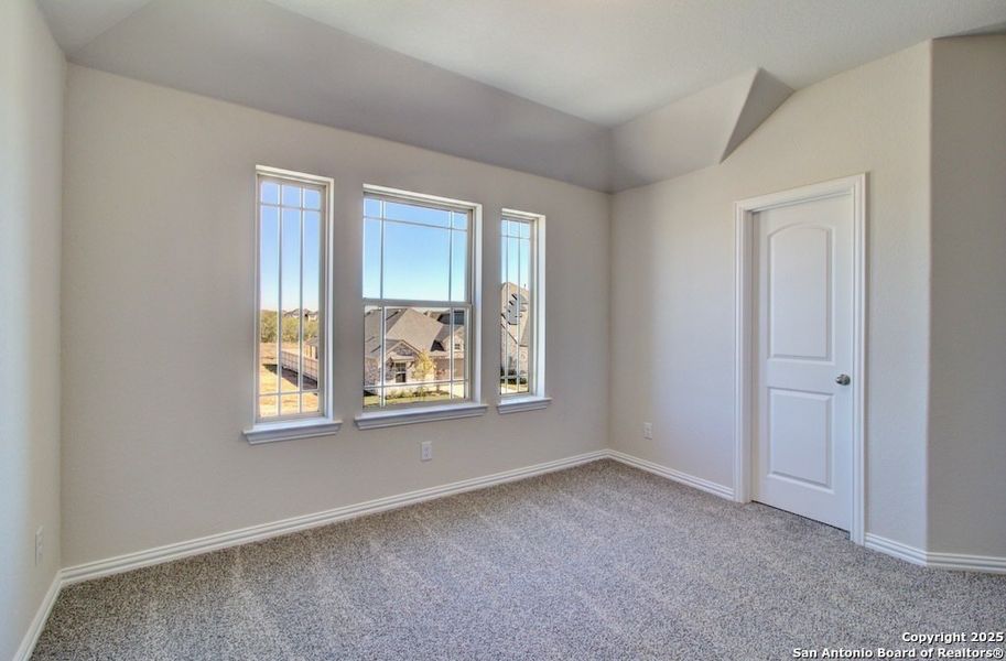 Spacious, unfurnished interior of a new home in Sunflower Ridge, New Braunfels (Image 24).