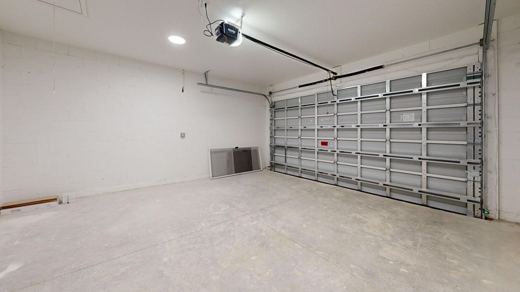 8050-97th-Ct-Vero-Beach-FL-32967-Garage