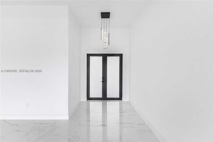 Spacious, unfurnished interior of a new home in , Cape Coral (Image 23).