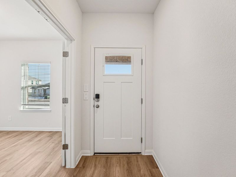 Spacious, unfurnished interior of a new home in Flora, Hutto (Image 6).