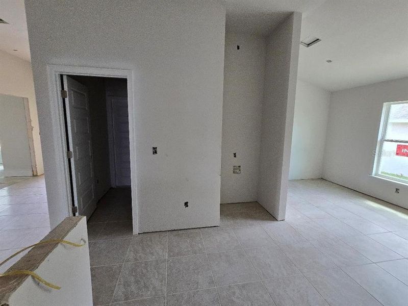Spacious, unfurnished interior of a new home in Twisted Oaks, Beverly Hills (Image 18).