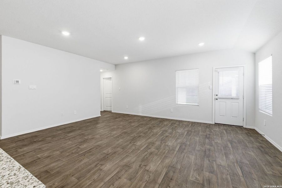 Spacious, unfurnished interior of a new home in Arroyo Ranch, Seguin (Image 17).