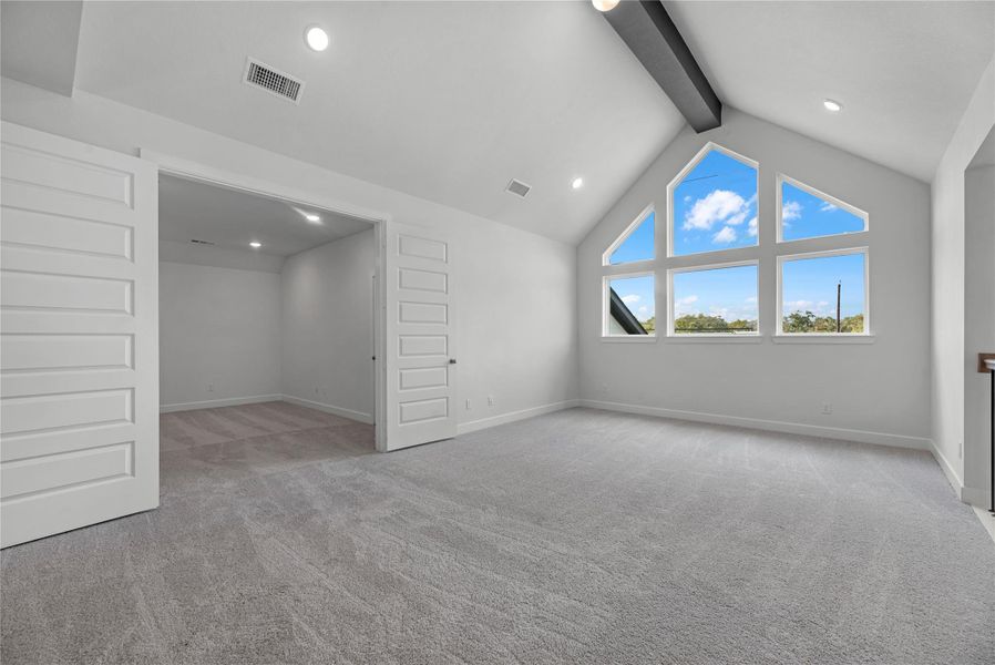 Spacious, unfurnished interior of a new home in Sienna, Missouri City (Image 17).