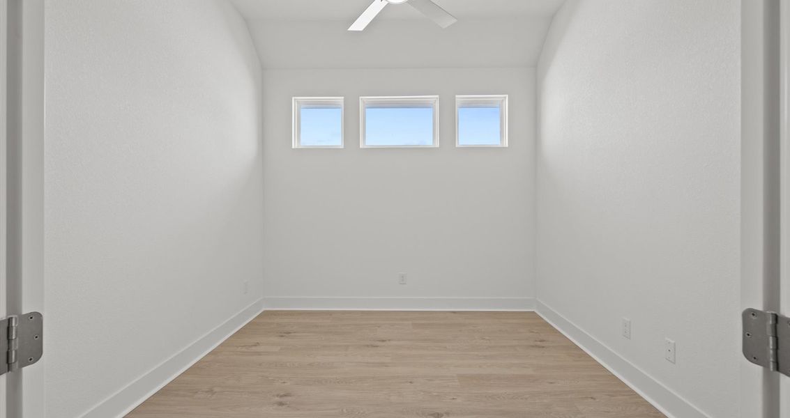 Spacious, unfurnished interior of a new home in Highland Village, Georgetown (Image 33).