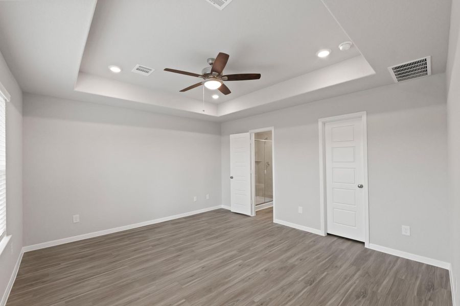 Spacious, unfurnished interior of a new home in Bammel Oaks, Houston (Image 13).