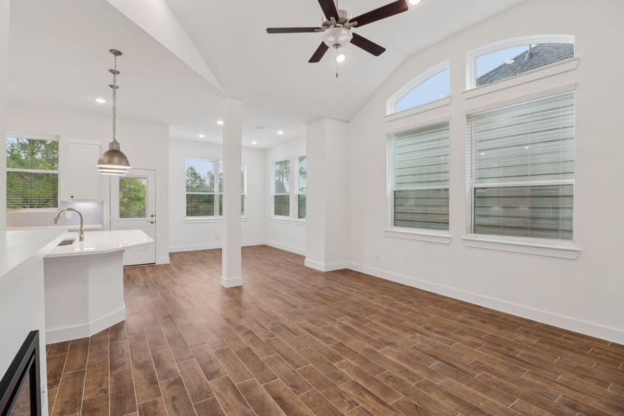 Spacious, unfurnished interior of a new home in Kresston, Montgomery (Image 16).