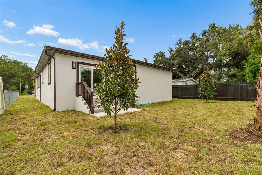 Exterior details and patio area of a home in , Tampa (Image 4).
