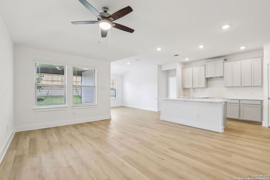 Spacious, unfurnished interior of a new home in Comanche Ridge, San Antonio (Image 40). Spacious, unfurnished interior of a new home in Comanche Ridge, San Antonio (Image 40).
