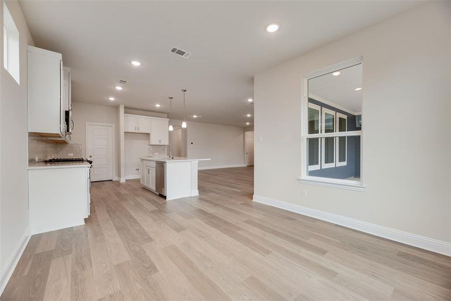 Spacious, unfurnished interior of a new home in Creekside of Crowley, Crowley (Image 31).