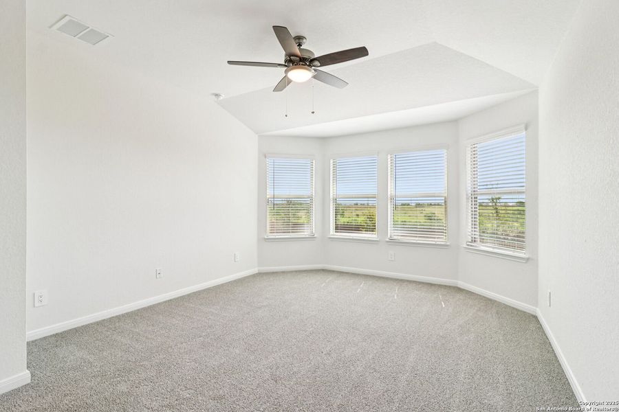 Spacious, unfurnished interior of a new home in Catalina, Converse (Image 33).
