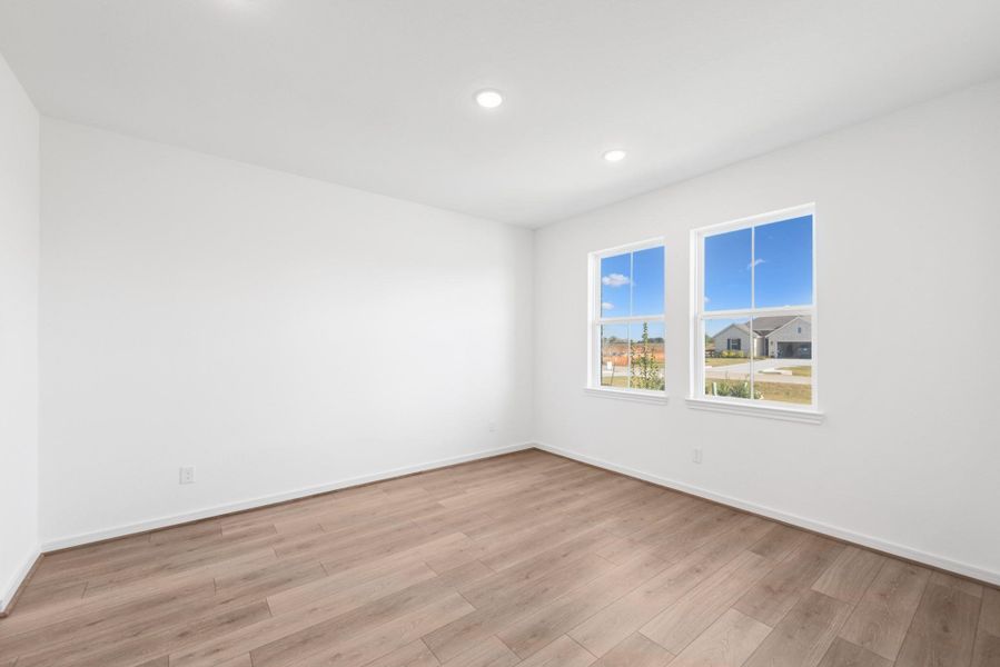 Elegant dining room (*Photo not of actual home and used for illustration purposes only.)