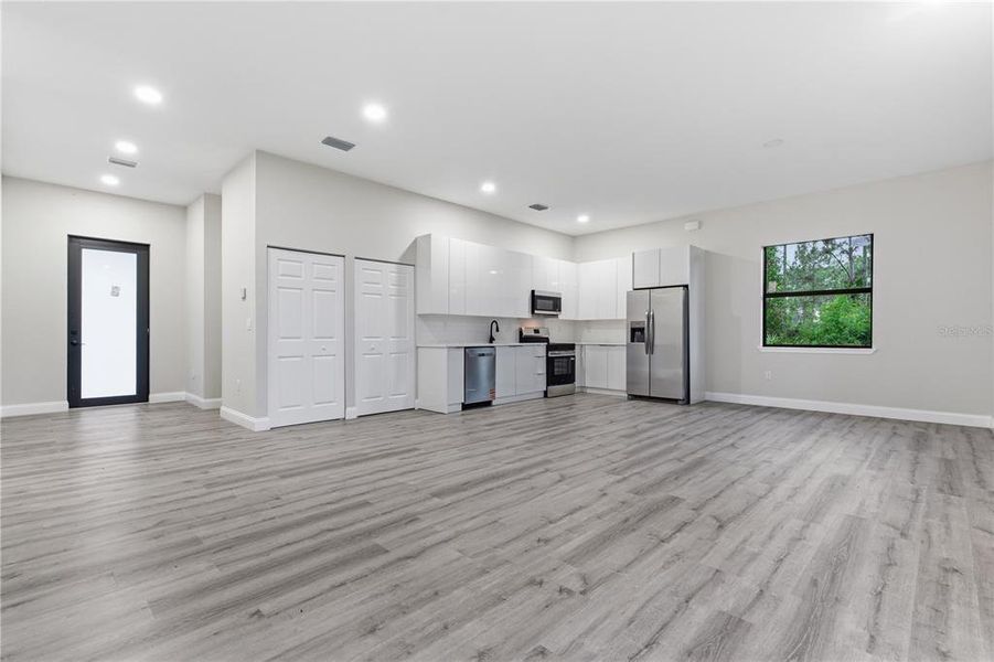 Spacious, unfurnished interior of a new home in , Lehigh Acres (Image 29).
