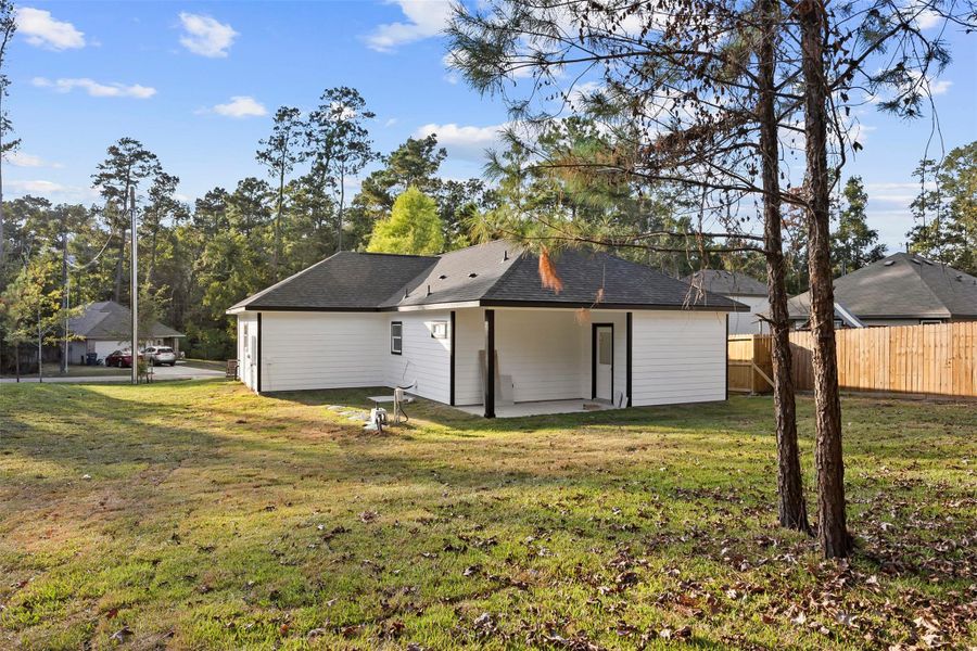 Exterior details and patio area of a home in , Willis (Image 4).
