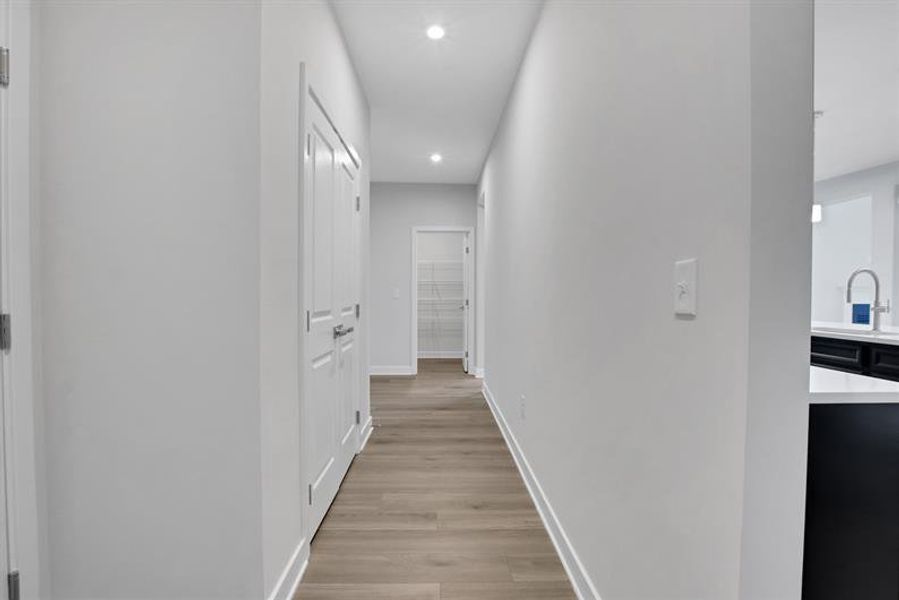 Spacious, unfurnished interior of a new home in Edinburgh, Locust Grove (Image 30).