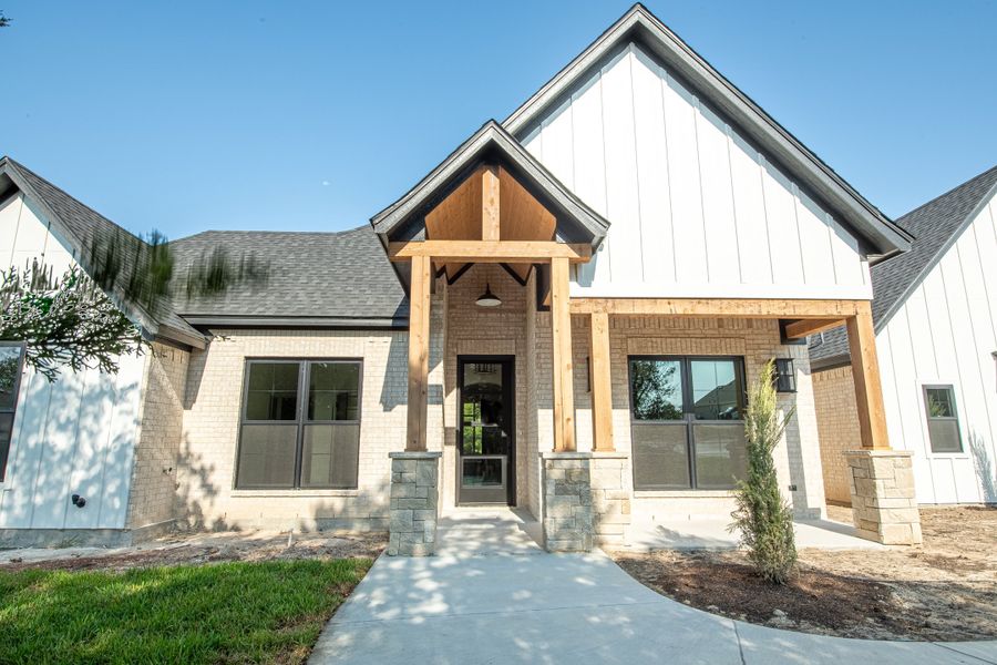 Image 27 of a home in Eagles Bluff.