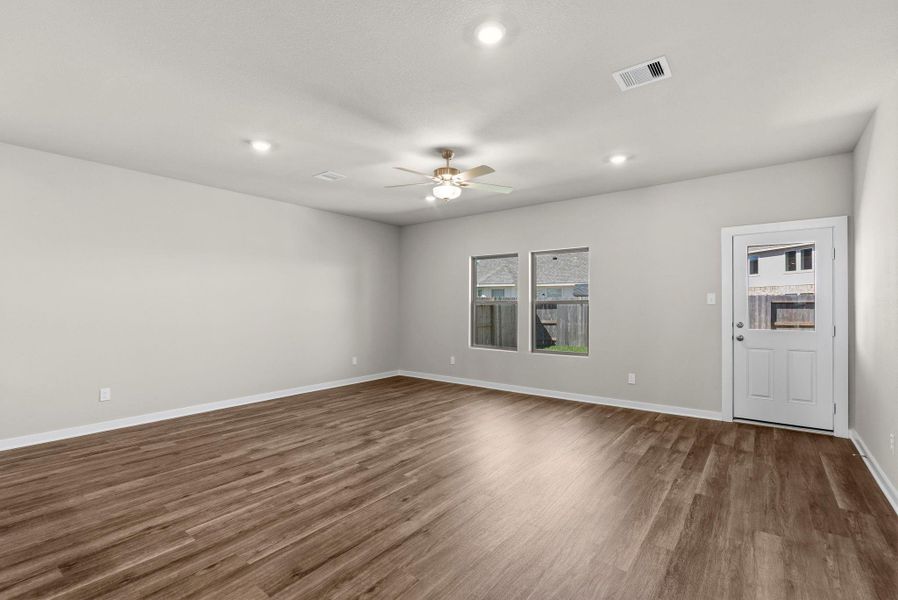 Spacious, unfurnished interior of a new home in Windrose Green, Angleton (Image 18).