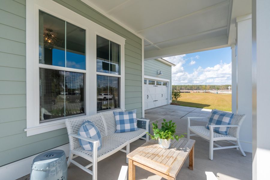 Exterior details and patio area of a home in Carnes Crossroads, Summerville (Image 3).