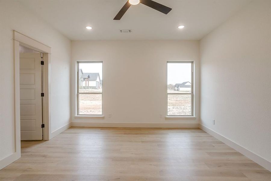 Spacious, unfurnished interior of a new home in , Millsap (Image 9).