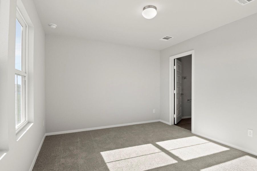 Spacious, unfurnished interior of a new home in Harvest Ridge, Elgin (Image 21).