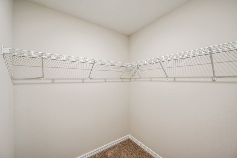 Spacious, unfurnished interior of a new home in Pasadena Ridge, Dade City (Image 23).