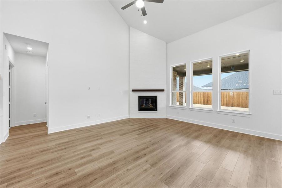 Spacious, unfurnished interior of a new home in Dove Hollow, Waxahachie (Image 18).